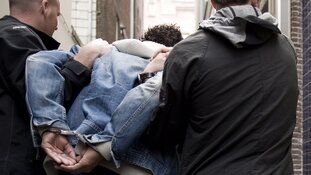 Politie arresteert vijf personen voor straatroven