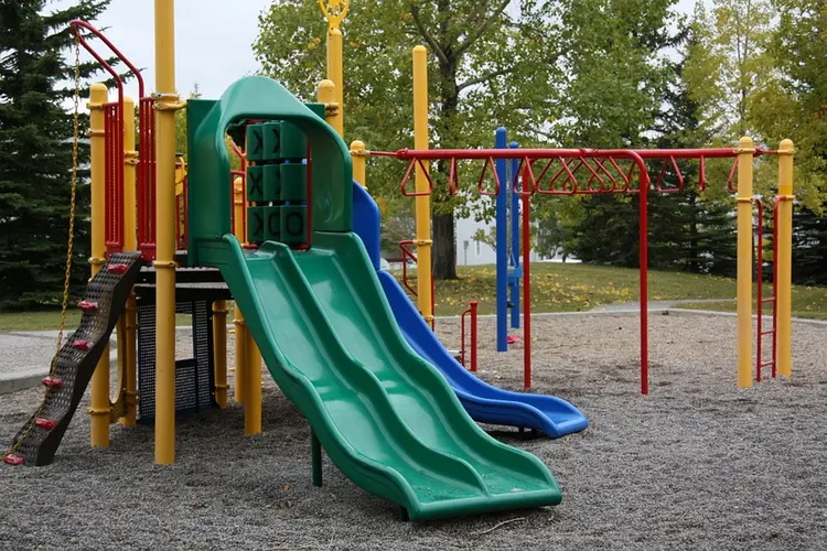 Speelse en natuurrijke schoolpleinen in Roermond