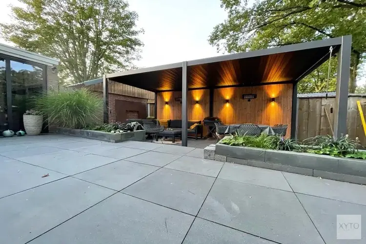Je eigen luxe buitenruimte met een stijlvolle overkapping aan huis