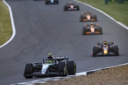 Hamilton blijft Verstappen voor op Silverstone