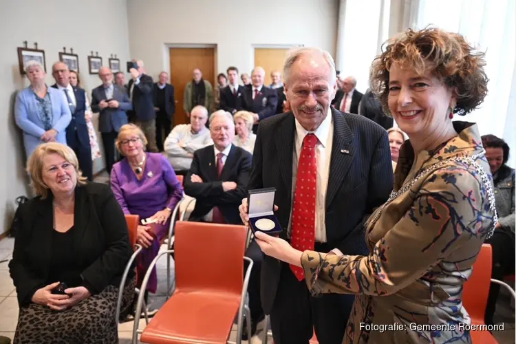 Pater Karel Weerkamp ereburger van Roermond