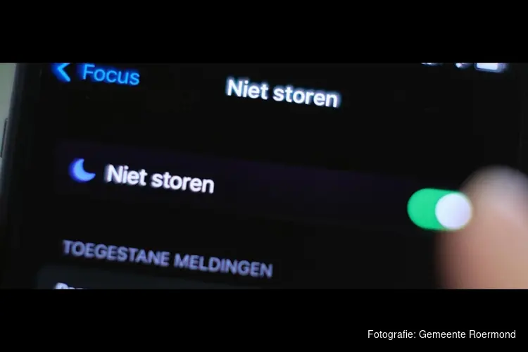 Bezoekers Roermond Pride leggen belofte vast: geen telefoon in het verkeer