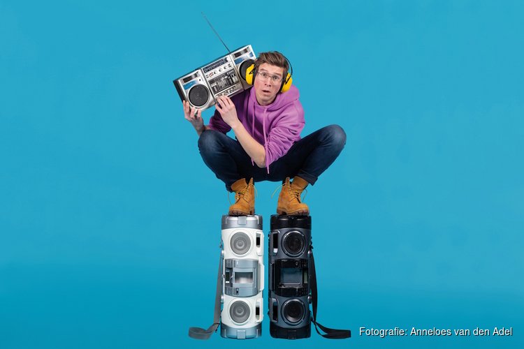 Limburgse Remy Evers flipt burenruzie om tot cabaretkunst