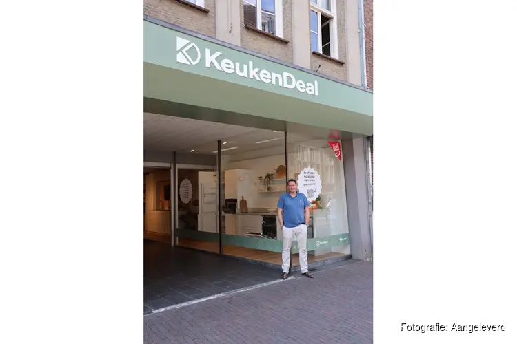 KeukenDeal Roermond wil samen met John van Bommel €10.000 ophalen voor Alzheimer